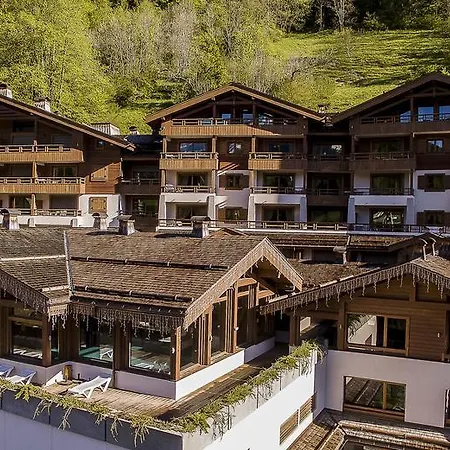 - Les Grandes Alpes La Clusaz