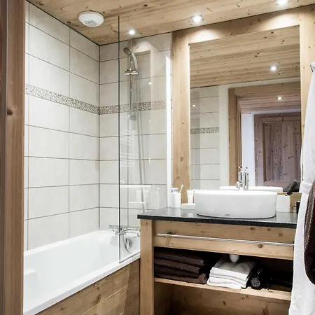 - Les Grandes Alpes Aparthotel La Clusaz